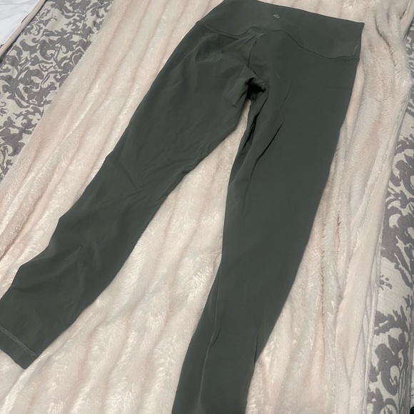 Lulu Leggings - Picture 2 of 9